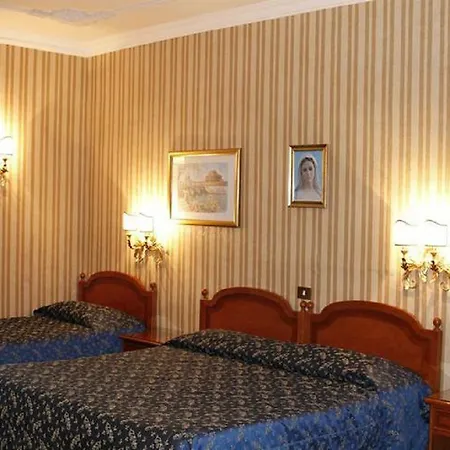 Отель Sistina 4*